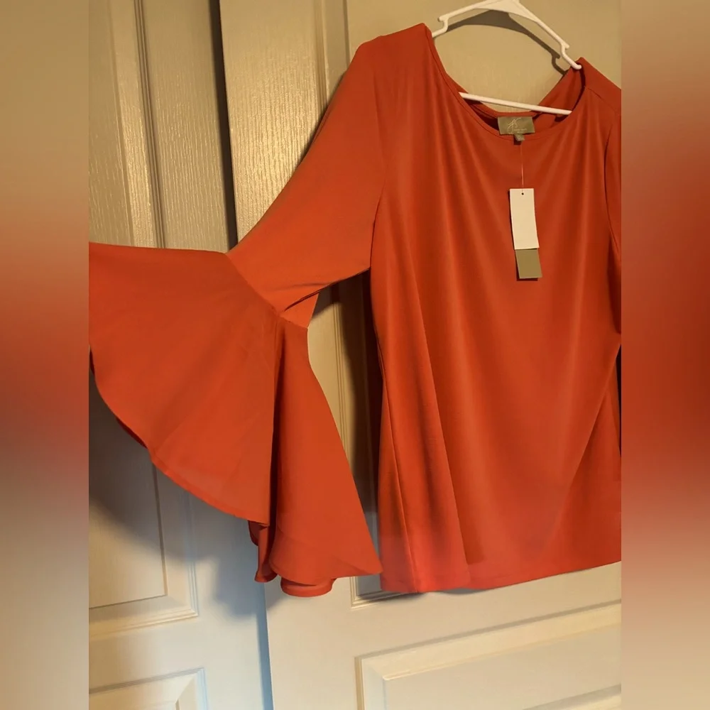 NWT Elegant Coral Bell Sleeve Top Size XL - Picture 3 of 7